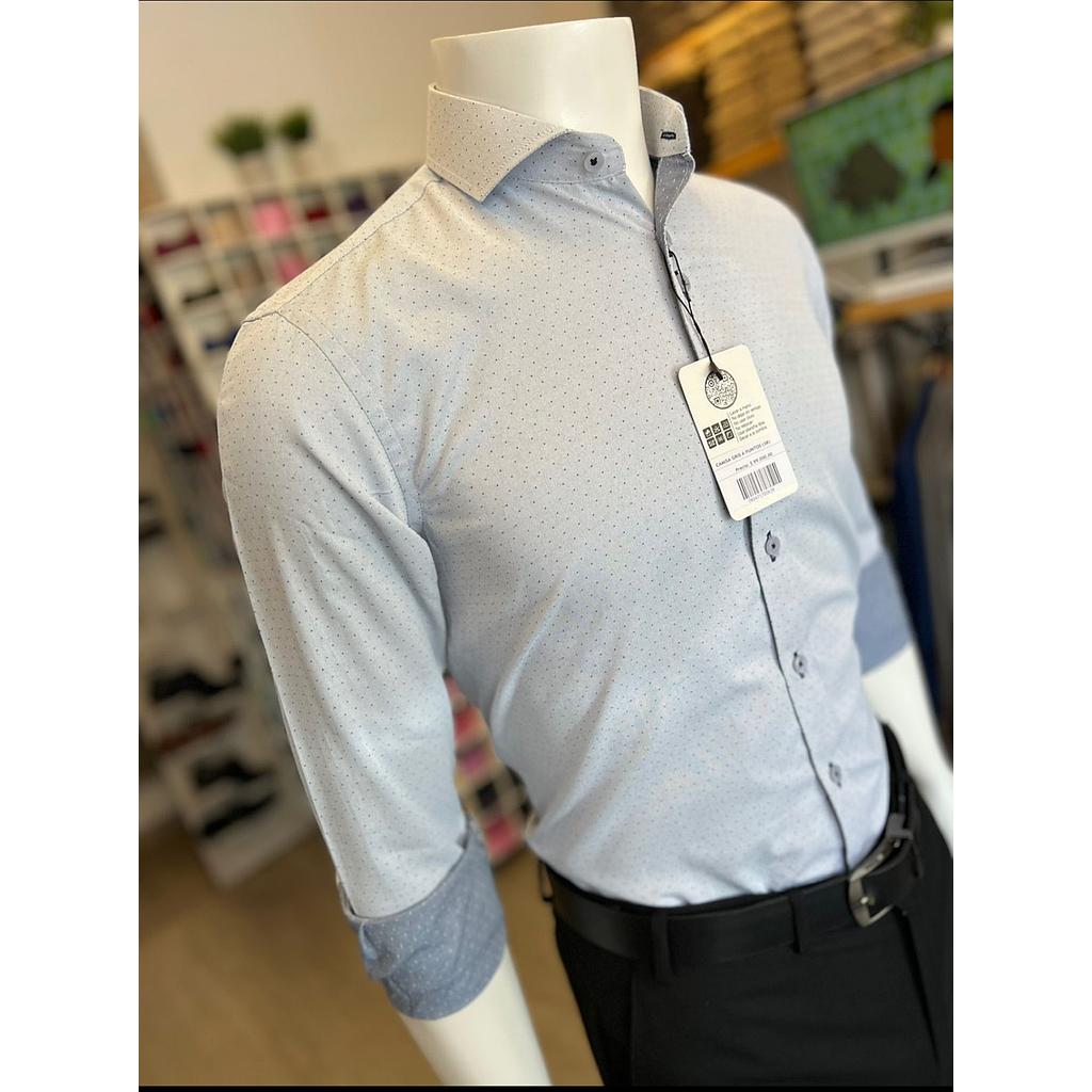 CAMISA AZUL CLARA PUNTEADA