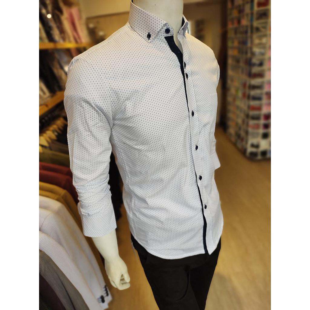 CAMISA BLANCA CON PUNTOS