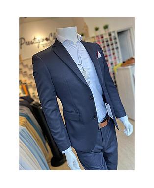 TRAJE AZUL OSCURO SOLO FONDO