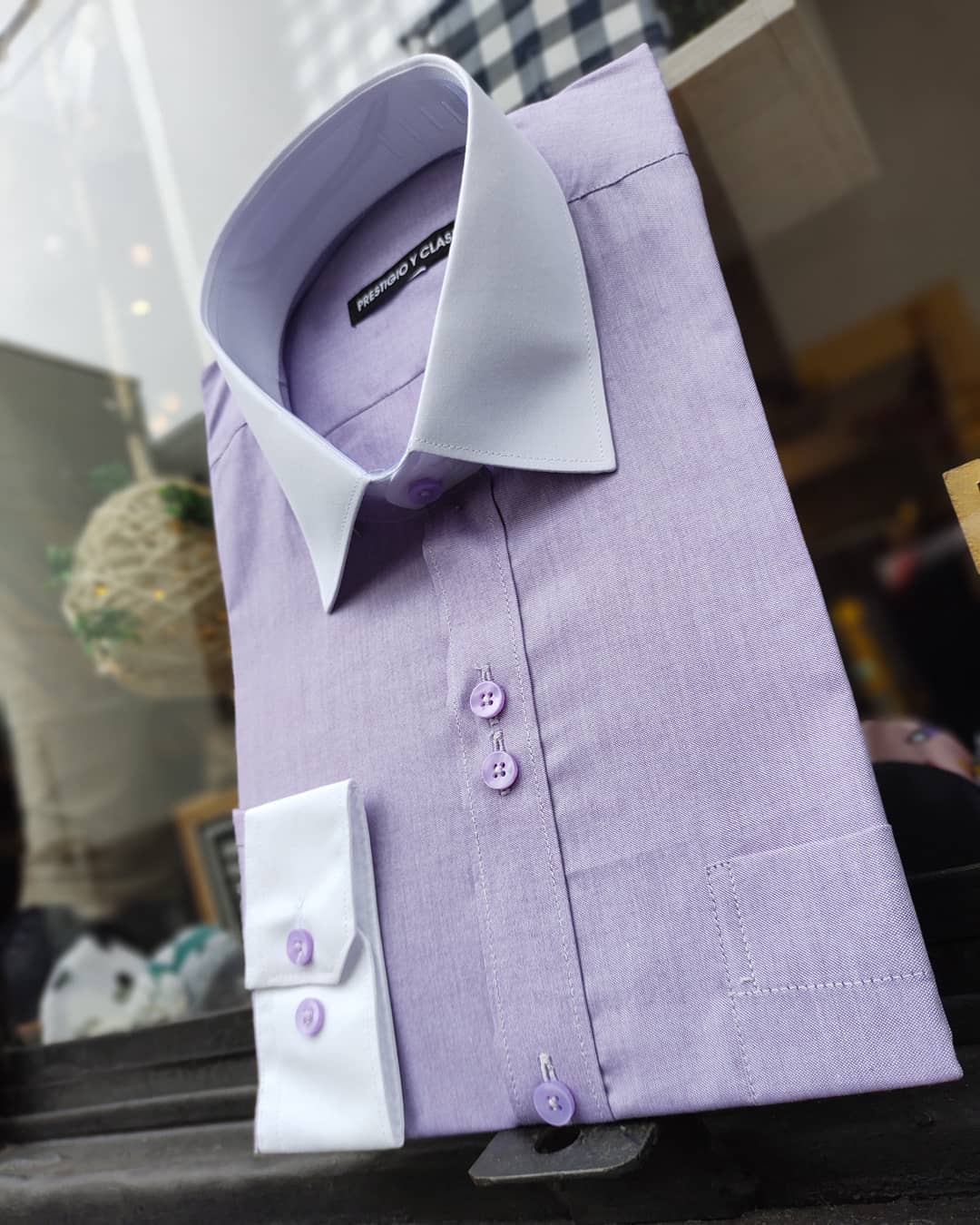 Camisa con cuello blanco on sale
