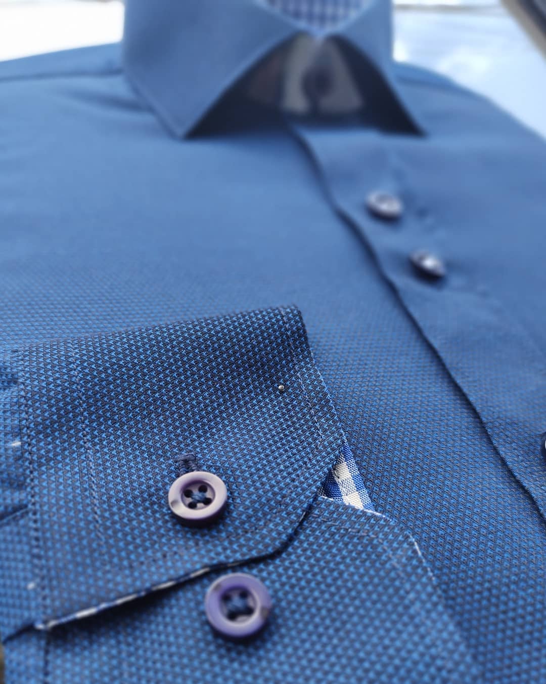 CAMISA SOLO FONDO AZUL OSCURA