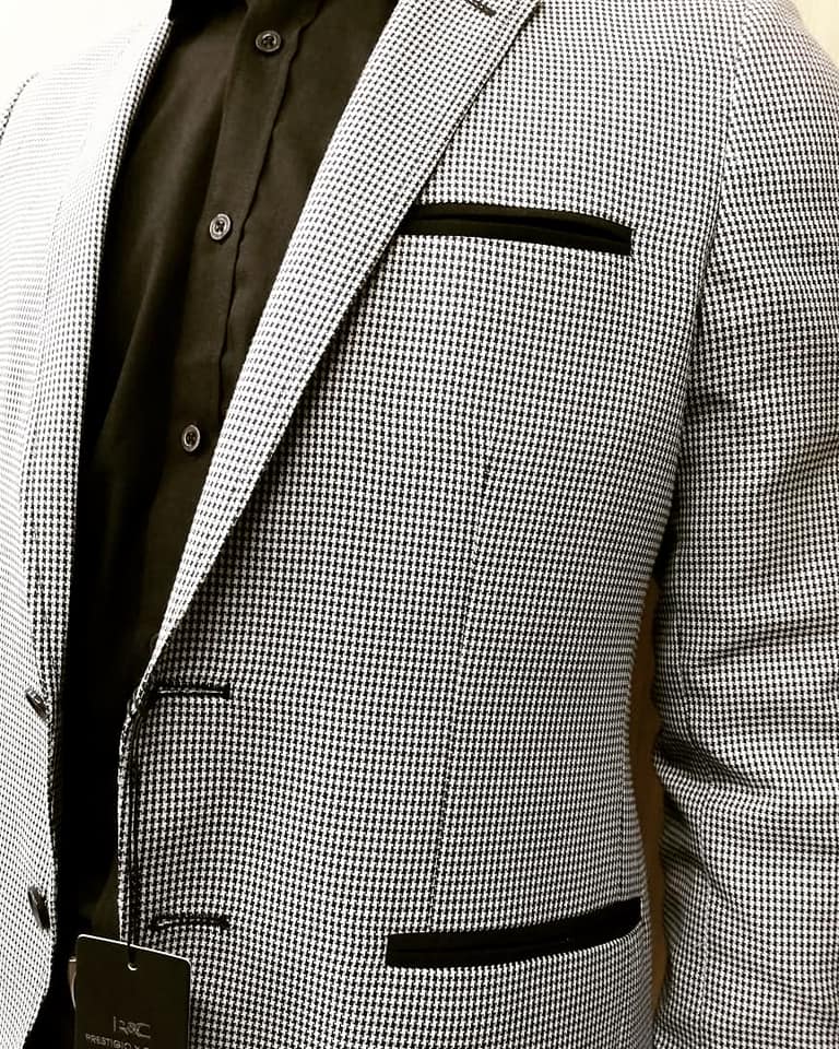 BLAZER GALLINETO BLANCO Y NEGRO EN DESCUENTO